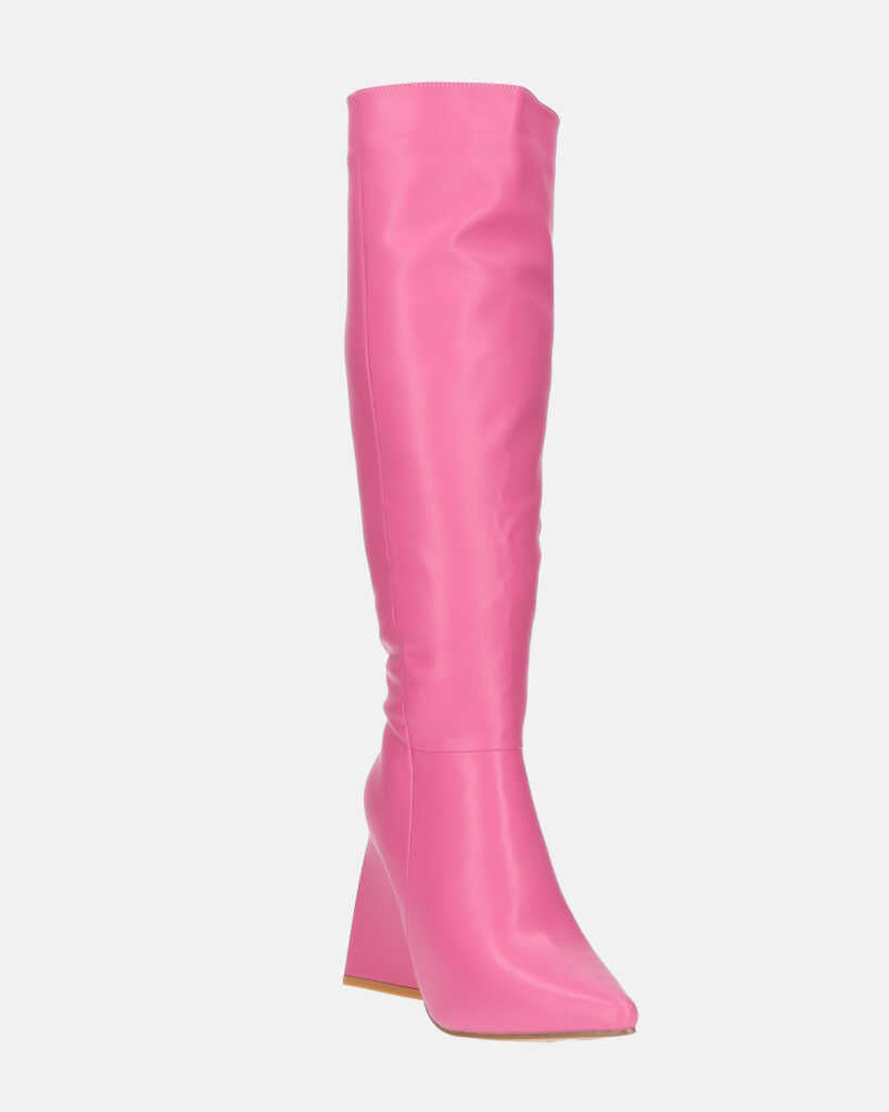 TRUDY - stivali alti con tacco alto in PU fuchsia