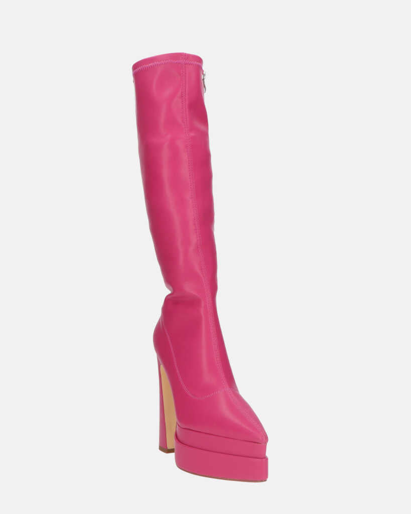 NIKITA - stivali alti in fuchsia PU con platform a punta
