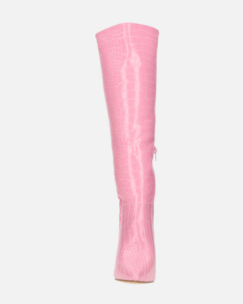 TRUDY - stivali alti con tacco alto in PU rosa con trama coccodrillo