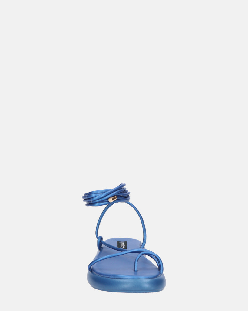 LACEY - sandali infradito bassi blu con lacci