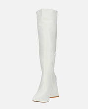 TRUDY - stivali alti con tacco alto in PU bianco