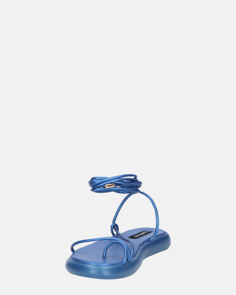 LACEY - sandali infradito bassi blu con lacci