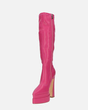 NIKITA - stivali alti in fuchsia PU con platform a punta