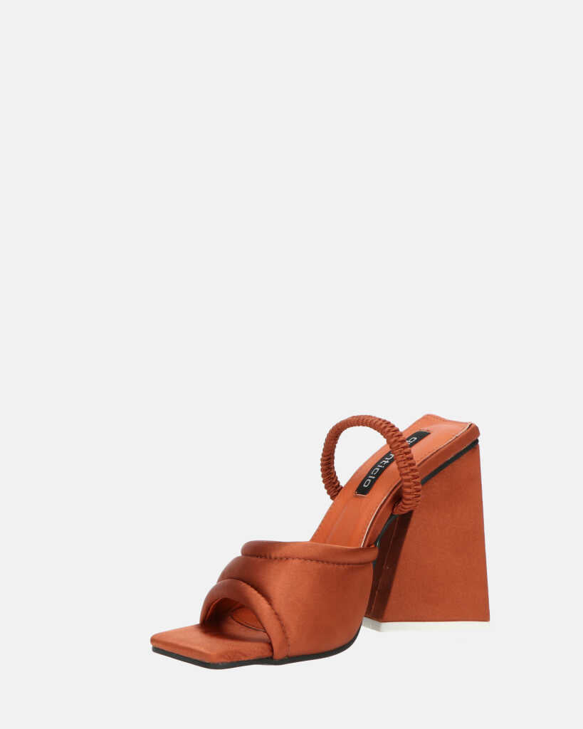 EMMI - sandali con tacco marroni con elastico