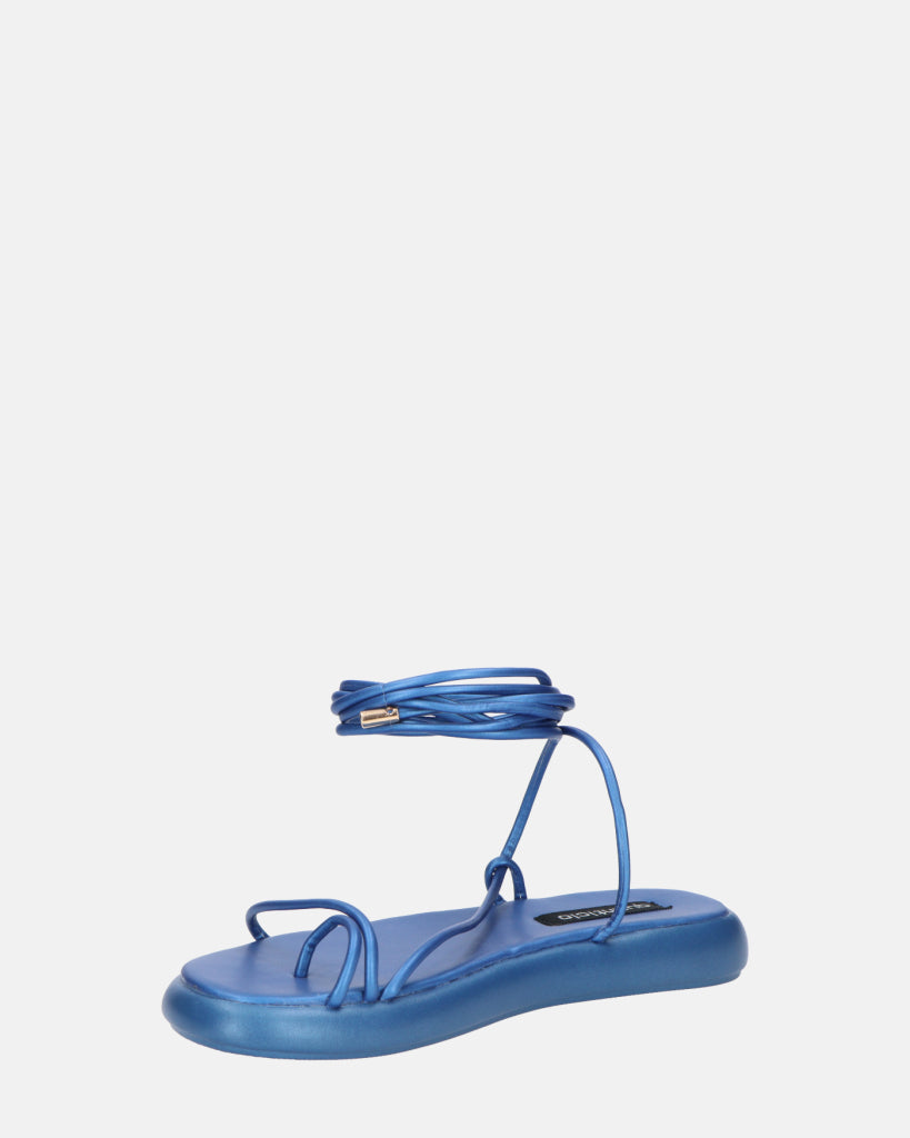 LACEY - sandali infradito bassi blu con lacci
