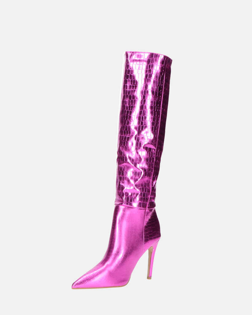 LOLY - stivale con tacco in coccodrillo fuchsia metallico