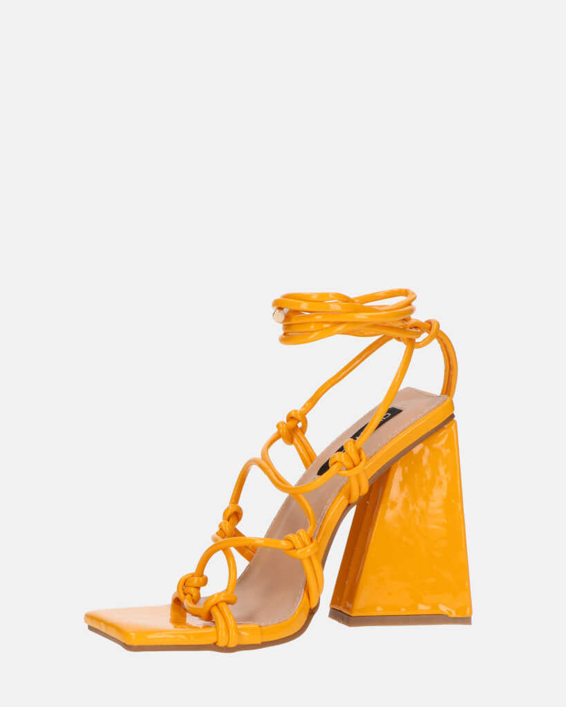 NURAY - sandali con tacco alto in glassy arancione con lacci