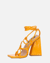 NURAY - sandali con tacco alto in glassy arancione con lacci