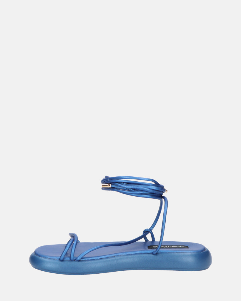 LACEY - sandali infradito bassi blu con lacci