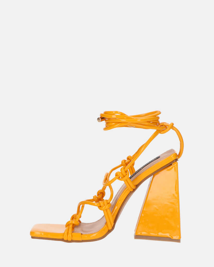 NURAY - sandali con tacco alto in glassy arancione con lacci
