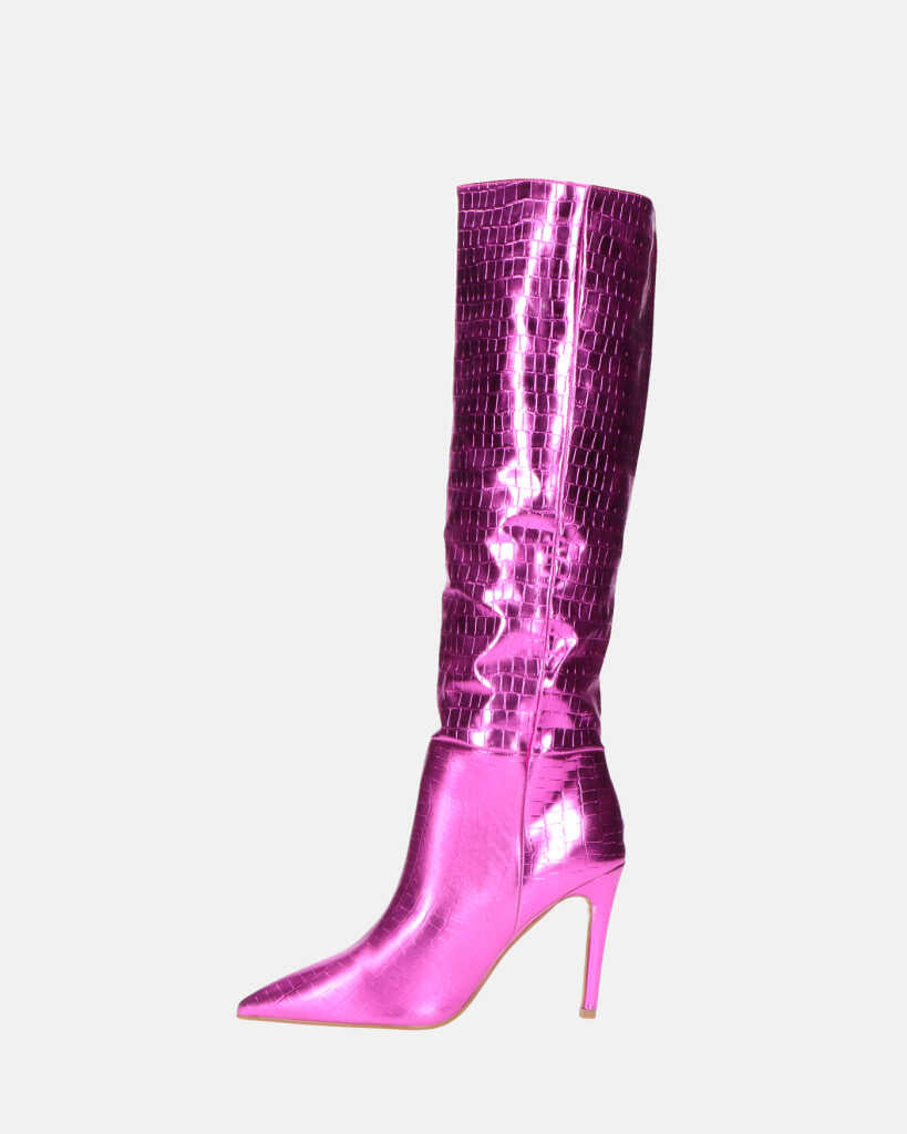 LOLY - stivale con tacco in coccodrillo fuchsia metallico