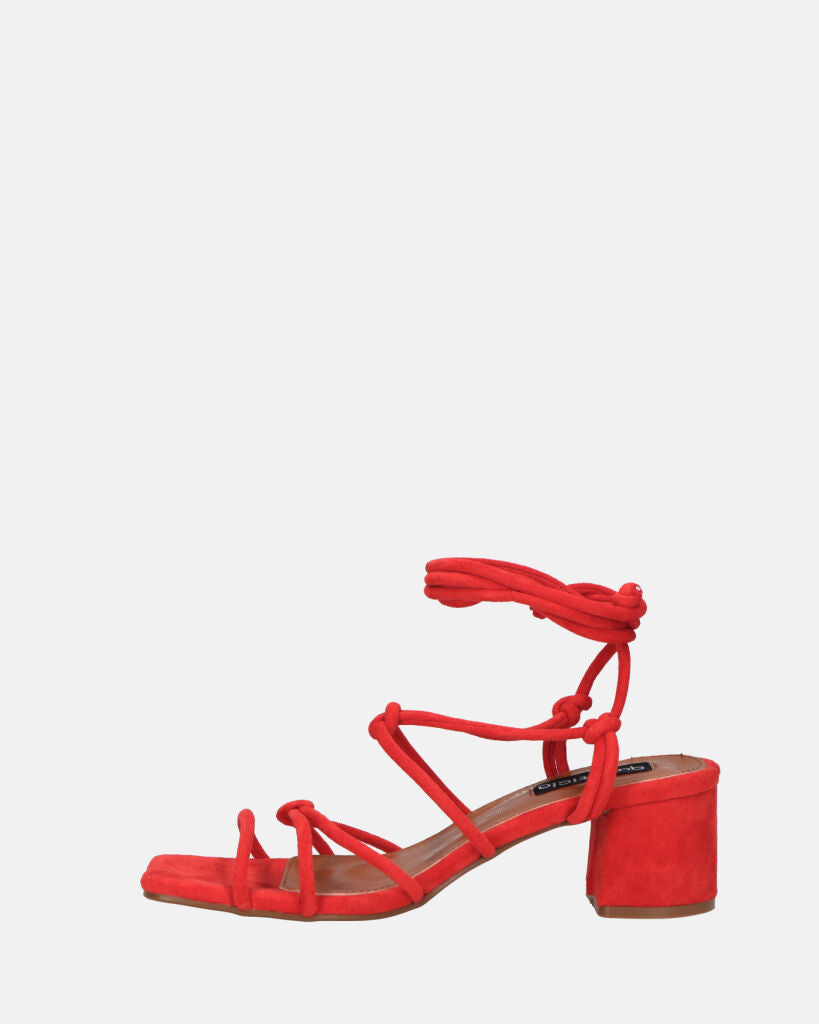 NAKI - sandali in camoscio rosso con tacco e lacci