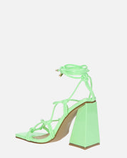 NURAY - sandali con tacco alto in glassy verde con lacci