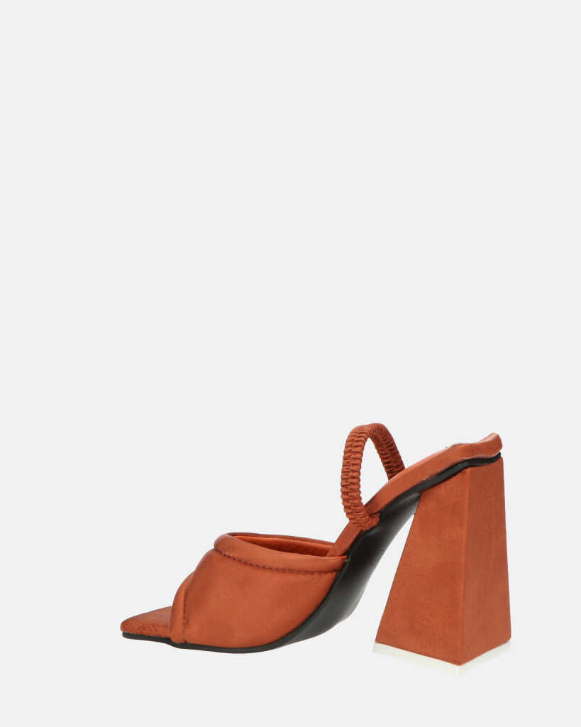 EMMI - sandali con tacco marroni con elastico