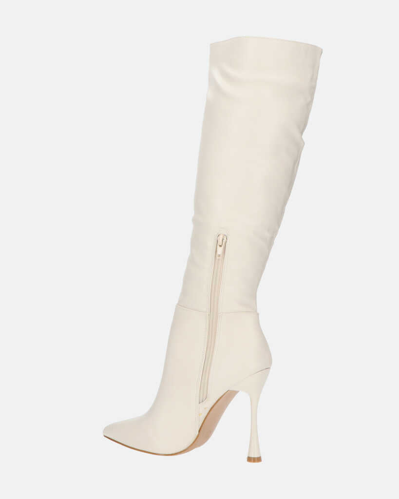 KAYLA - stivali alti con tacco in PU beige e cerniera laterale