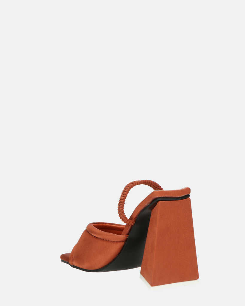 EMMI - sandali con tacco marroni con elastico