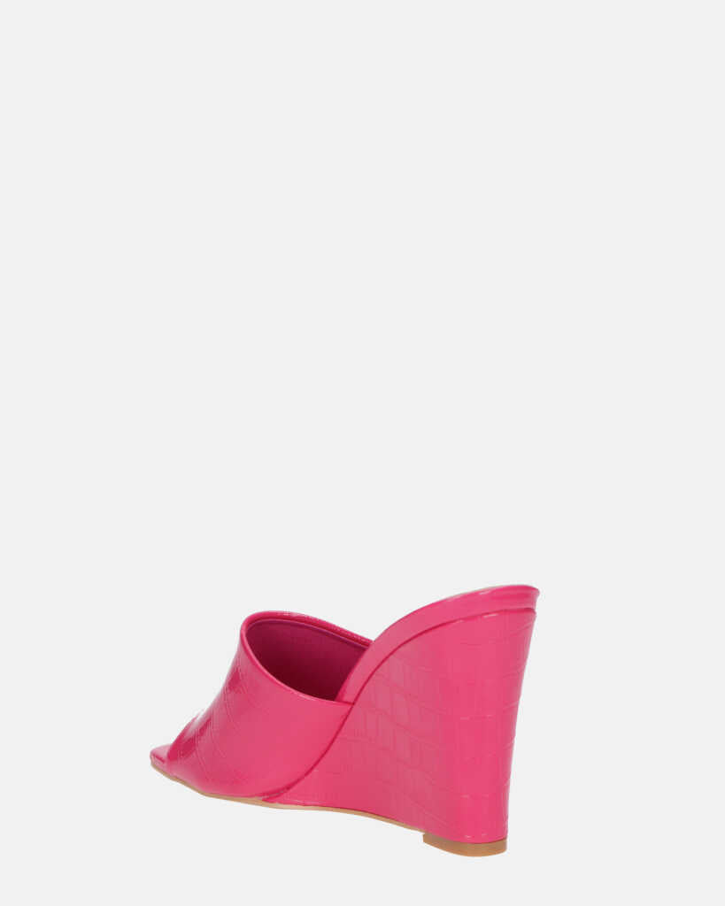 MARGHERITA - sandales compensées en glassy fuchsia crocodile