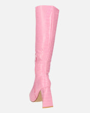 TRUDY - stivali alti con tacco alto in PU rosa con trama coccodrillo
