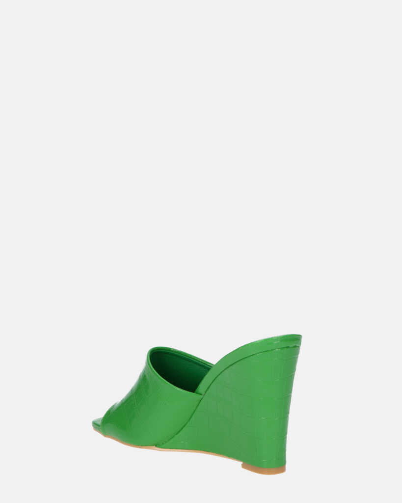 MARGHERITA - sandali con zeppa in glassy verde a trama coccodrillo