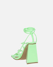 NURAY - sandali con tacco alto in glassy verde con lacci