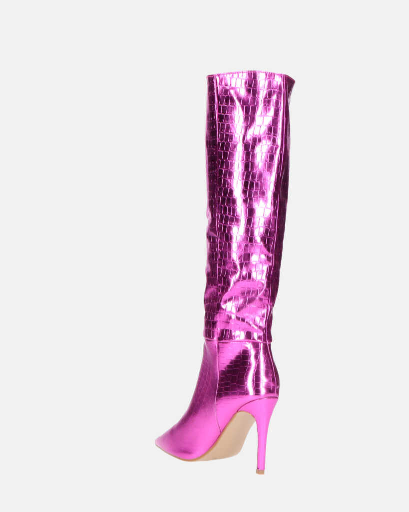 LOLY - stivale con tacco in coccodrillo fuchsia metallico