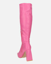 TRUDY - stivali alti con tacco alto in PU fuchsia