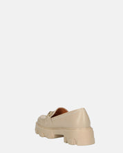 JOCASTA - mocassini beige con fibbia dorata