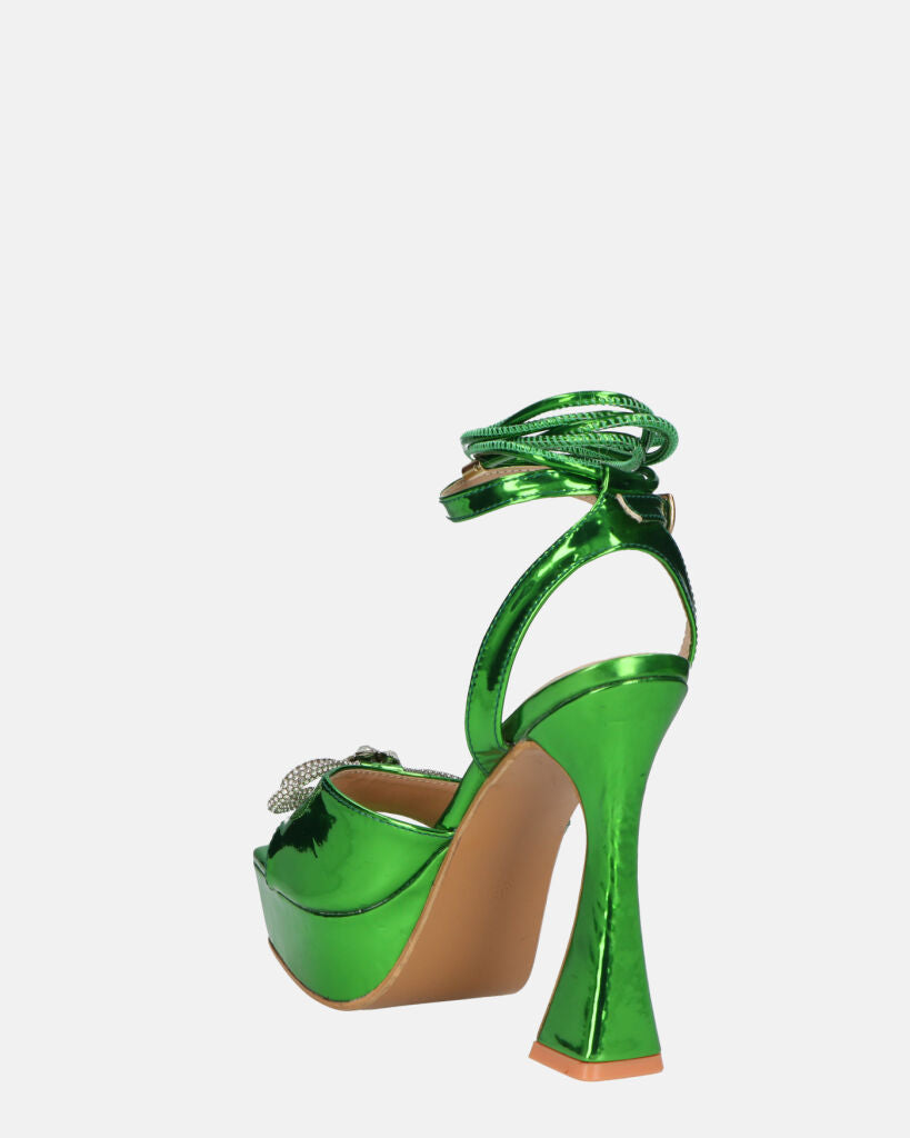 JANINE - tacchi alti con platform in glassy verde e fiocco con gemme