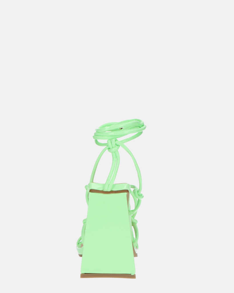NURAY - sandali con tacco alto in glassy verde con lacci