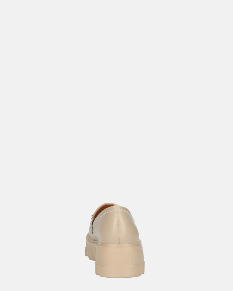 JOCASTA - mocassini beige con fibbia dorata
